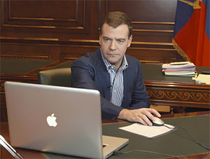 Дмитрий Медведев предрек гибель СМИ вне интернета