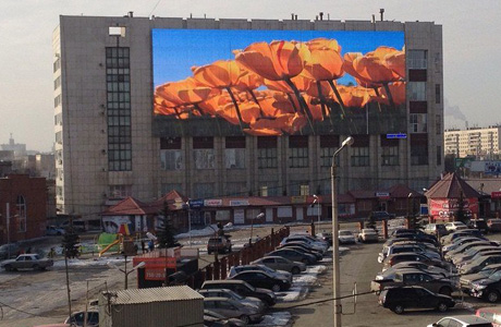 Огромный рекламный экран в Челябинске отключили после многочисленных жалоб